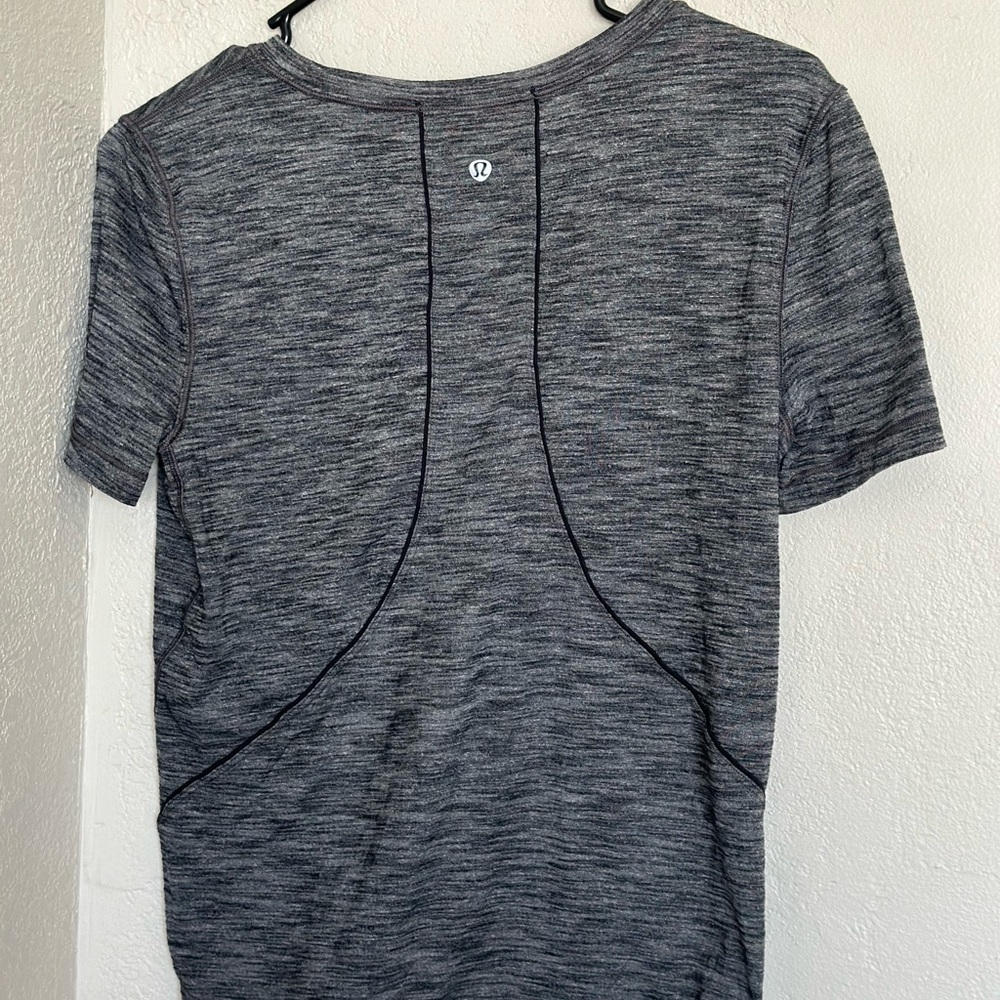 Lululemon Athletica Gray Short Sleeve Tee